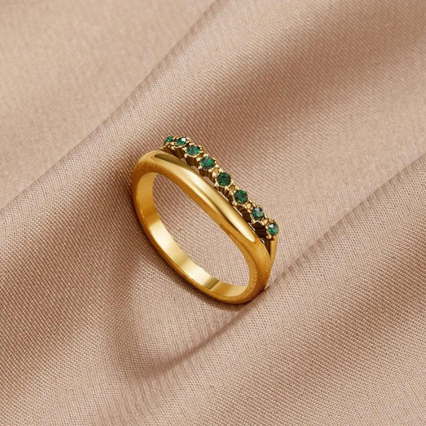 Anillo escalonado verde esmeralda