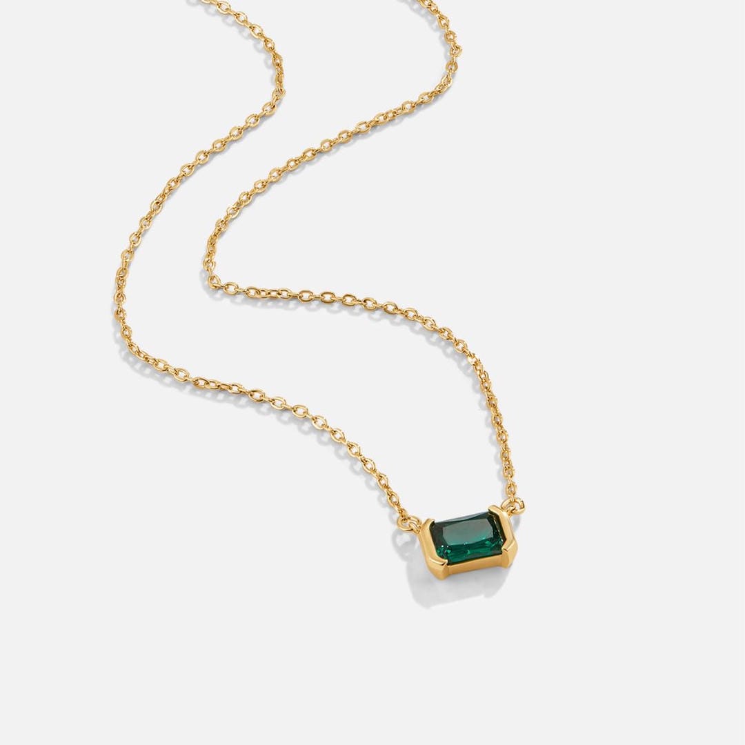 Collar dorado con esmeralda verde – imagen 3
