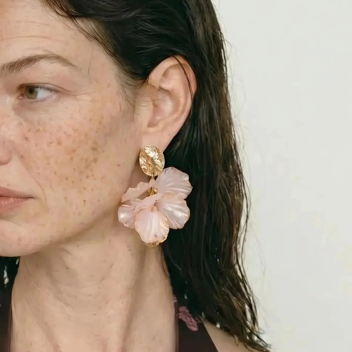 Pendientes delicados Pétalo de Luna — Carmen, Lucía & Rocío