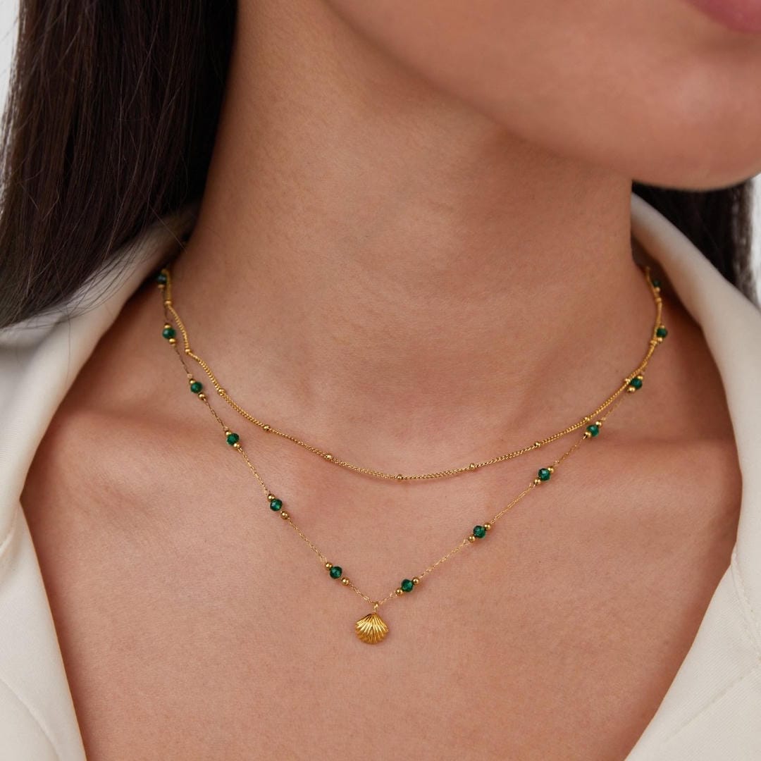 Collar dorado elegante y con estilo de capas — Carmen, Lucía & Rocío