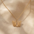 Collar con colgante de mariposa y letra inicial – imagen 42