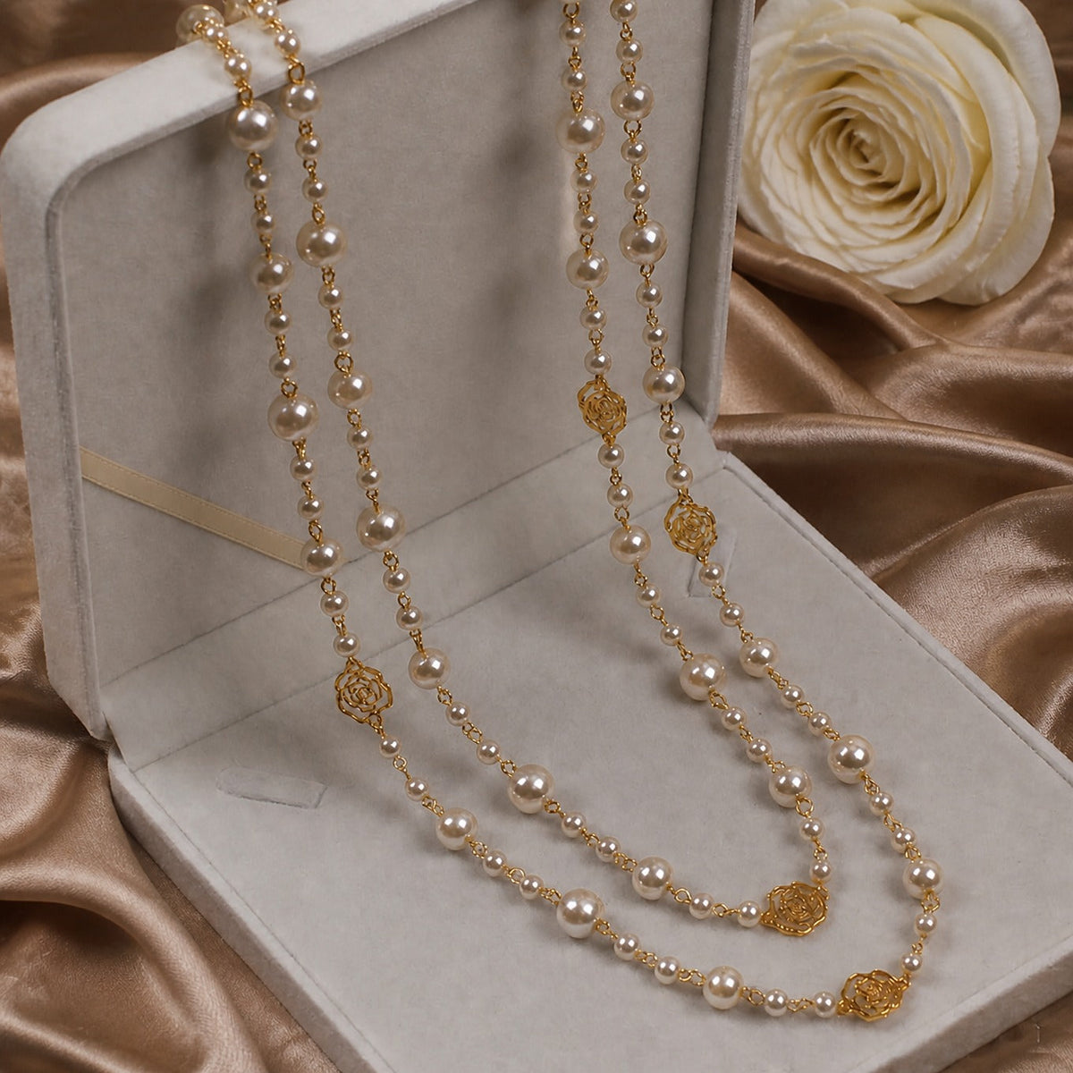 Collar de perlas blancas majestuoso