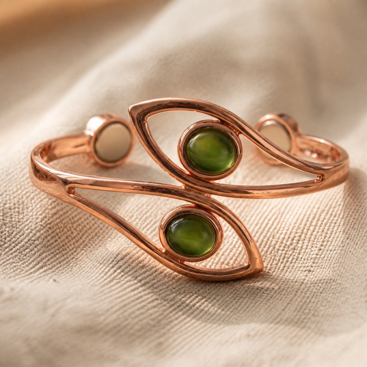 Pulsera de cobre con ópalo iridiscente