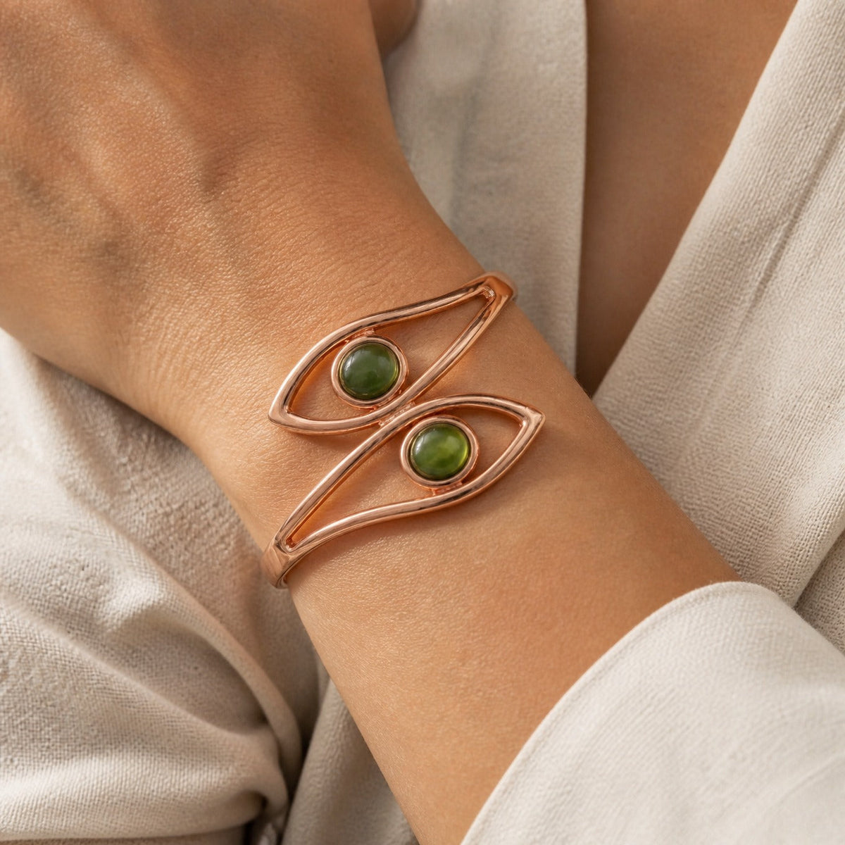 Pulsera de cobre con ópalo iridiscente – imagen 2