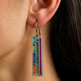 Pendientes plateados de colores clásicos – imagen 2