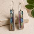 Pendientes plateados de colores clásicos