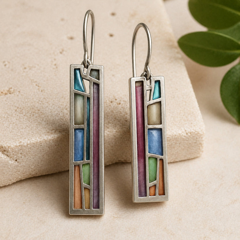 Pendientes plateados de colores clásicos