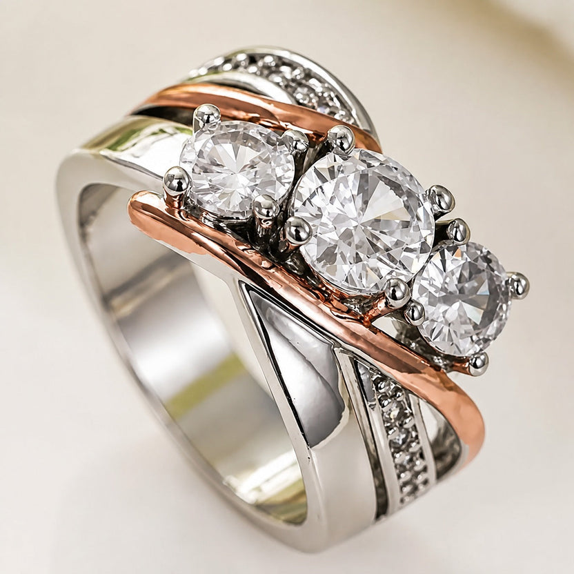 Anillo escultural de circonita en oro y plata