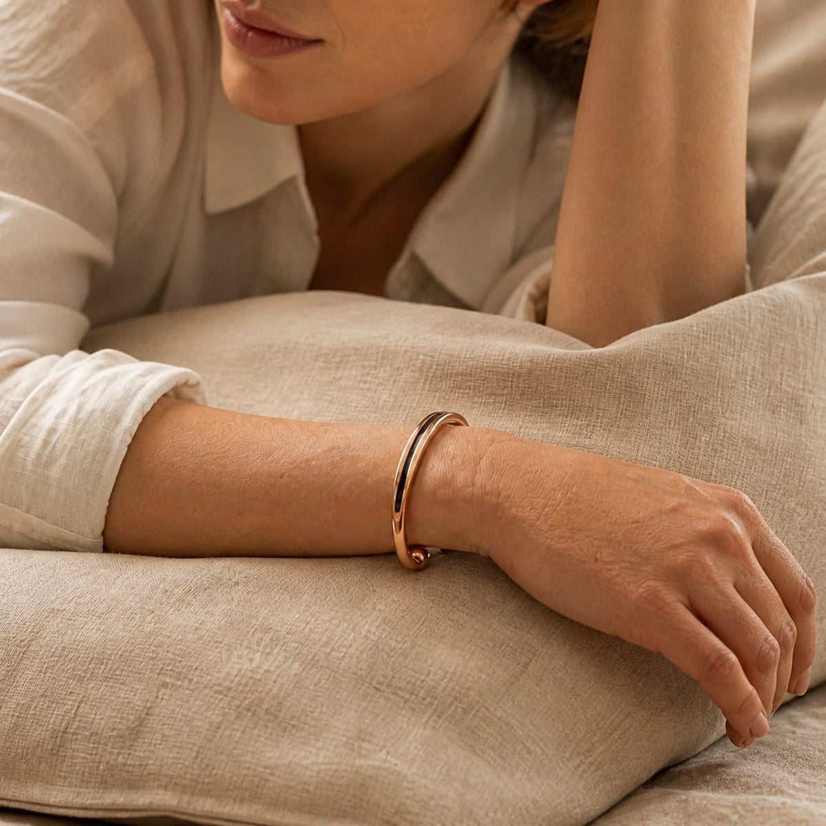 Pulsera eterna de cobre con vetas – imagen 2