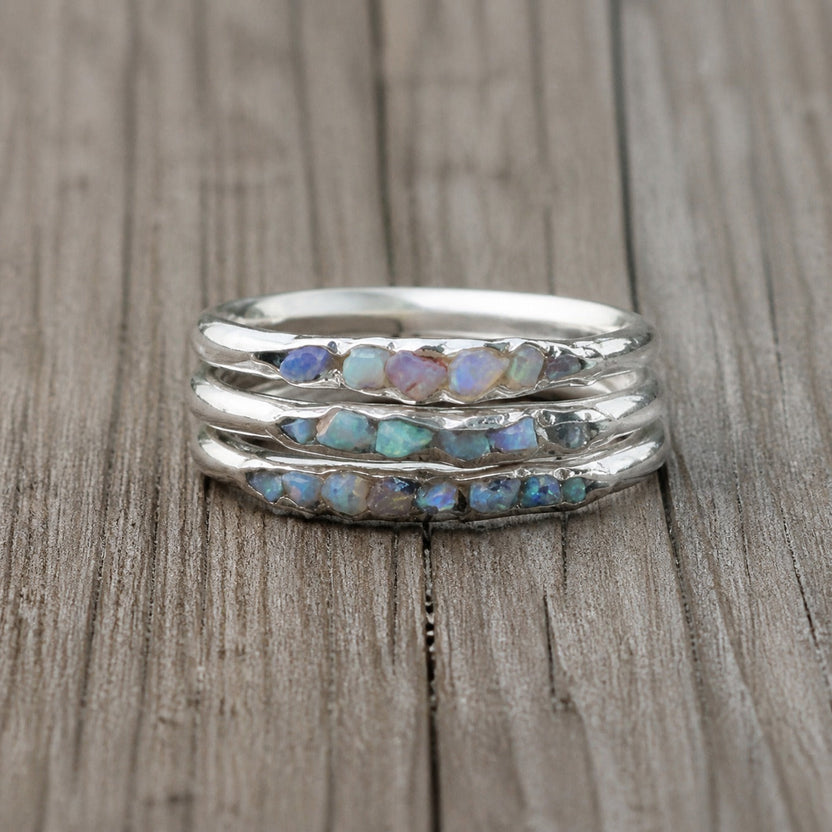 Anillo de plata con piedras azules