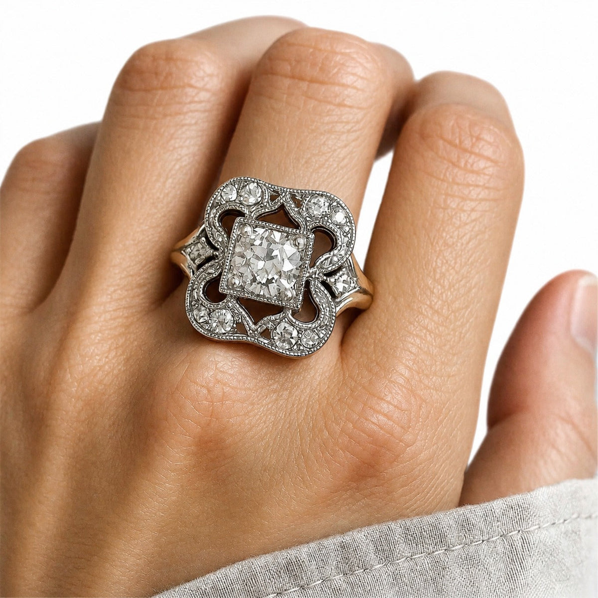 Anillo vintage de oro con circonita – imagen 2
