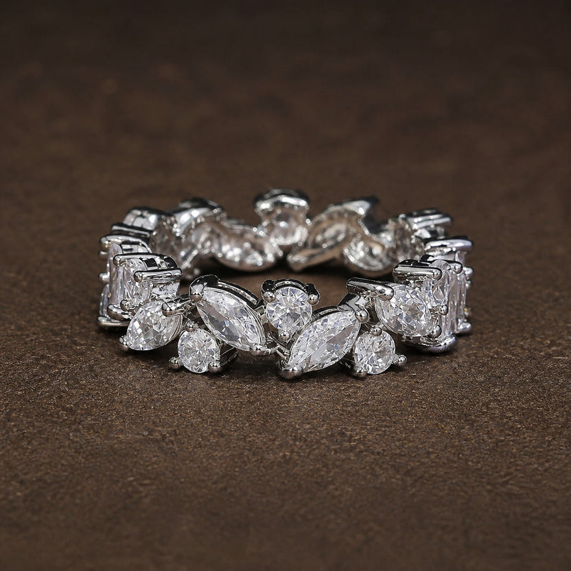 Anillo eternity vintage de cristales marquise