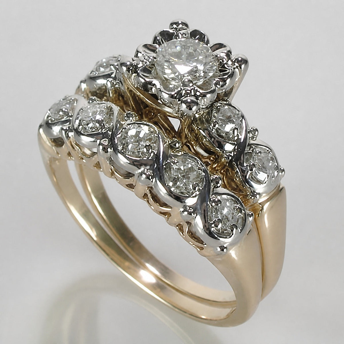 Anillo vintage de oro brillante