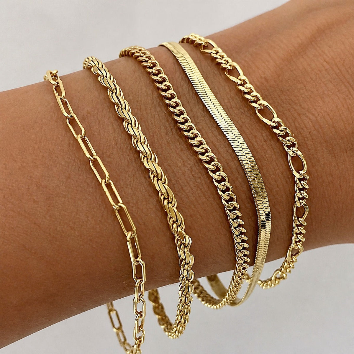 Set de pulseras esenciales en capas