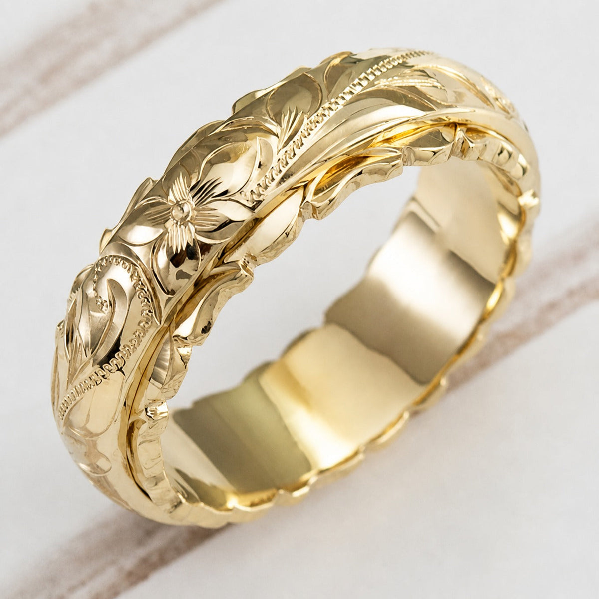 Anillo de flor en oro antiguo