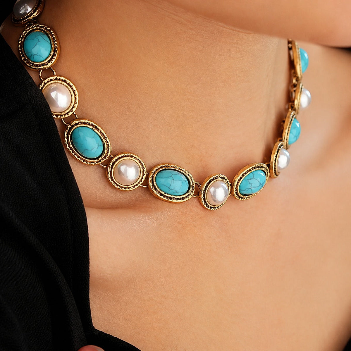 Conjunto protagonista de turquesa y perla en oro antiguo – imagen 4