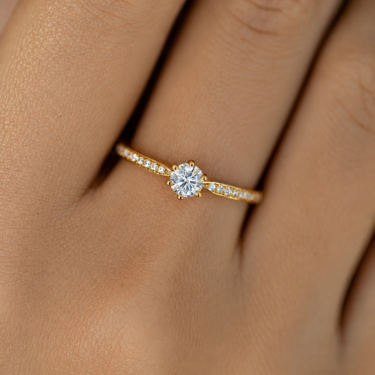 Anillo de circonita de brillo eterno