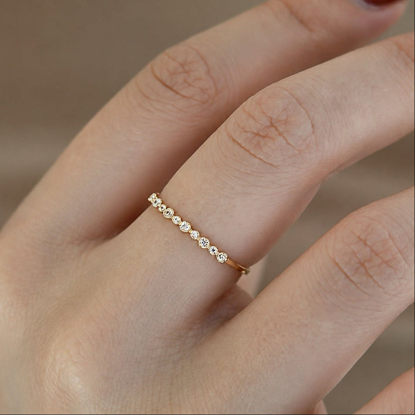 Anillo alianza de brillo atemporal