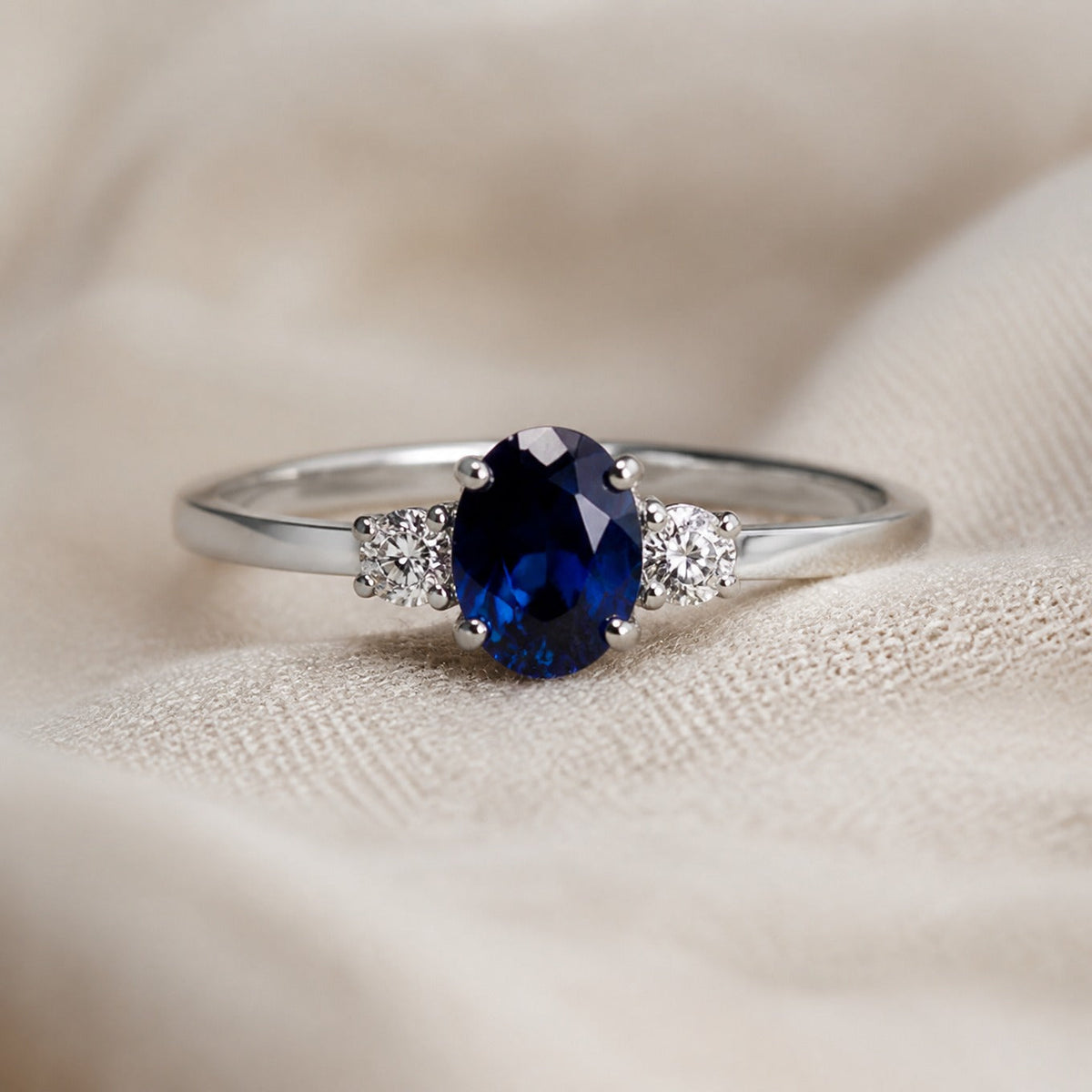 Anillo de promesa de zafiro real