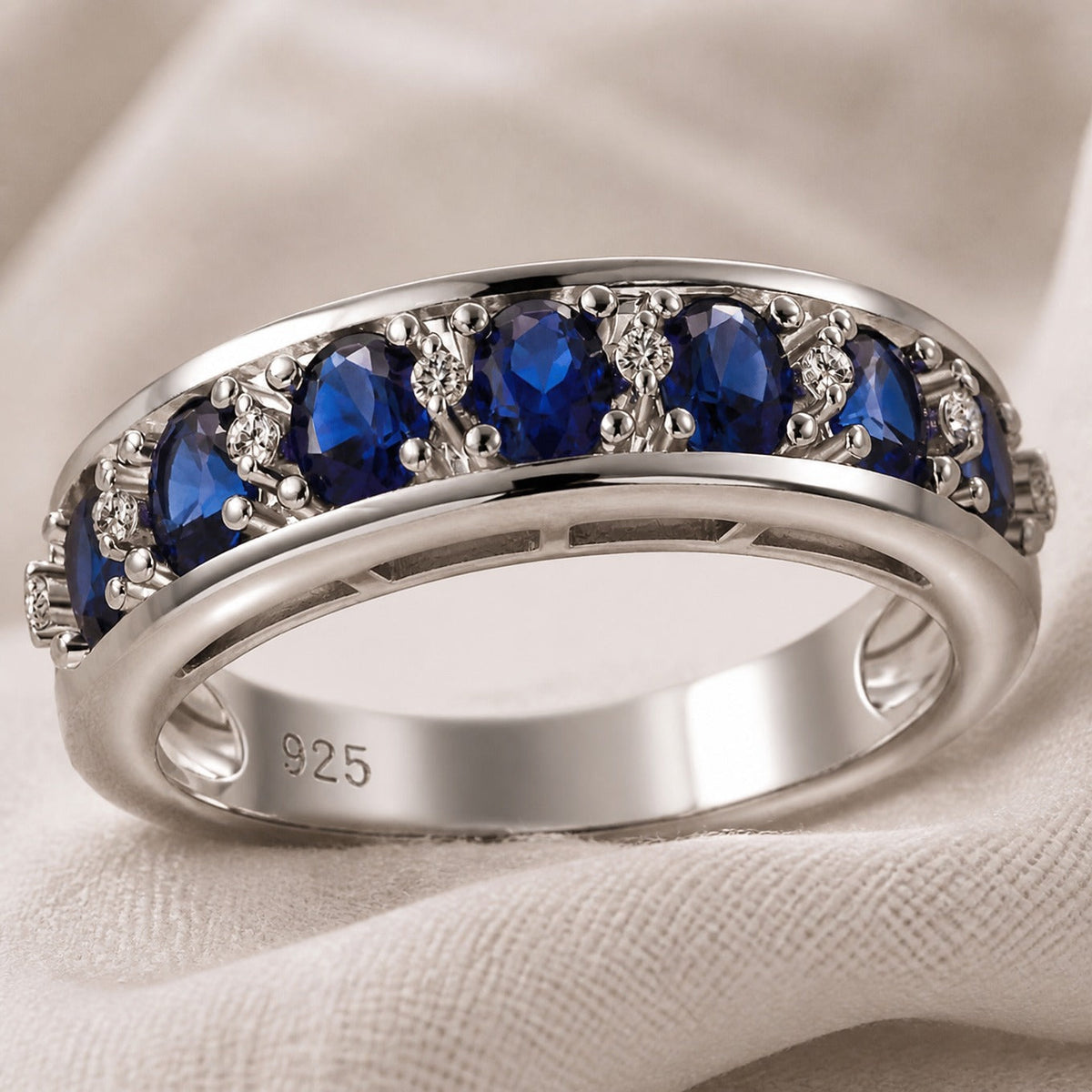 Anillo majestuoso de zafiro