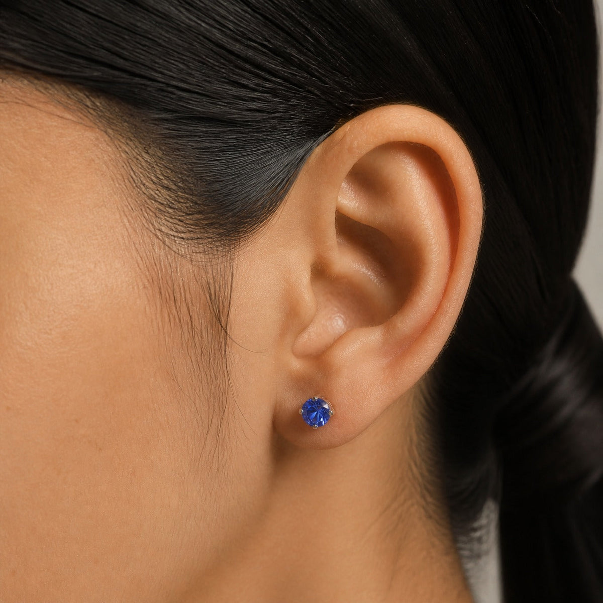 Pendientes de plata con zafiro luminoso