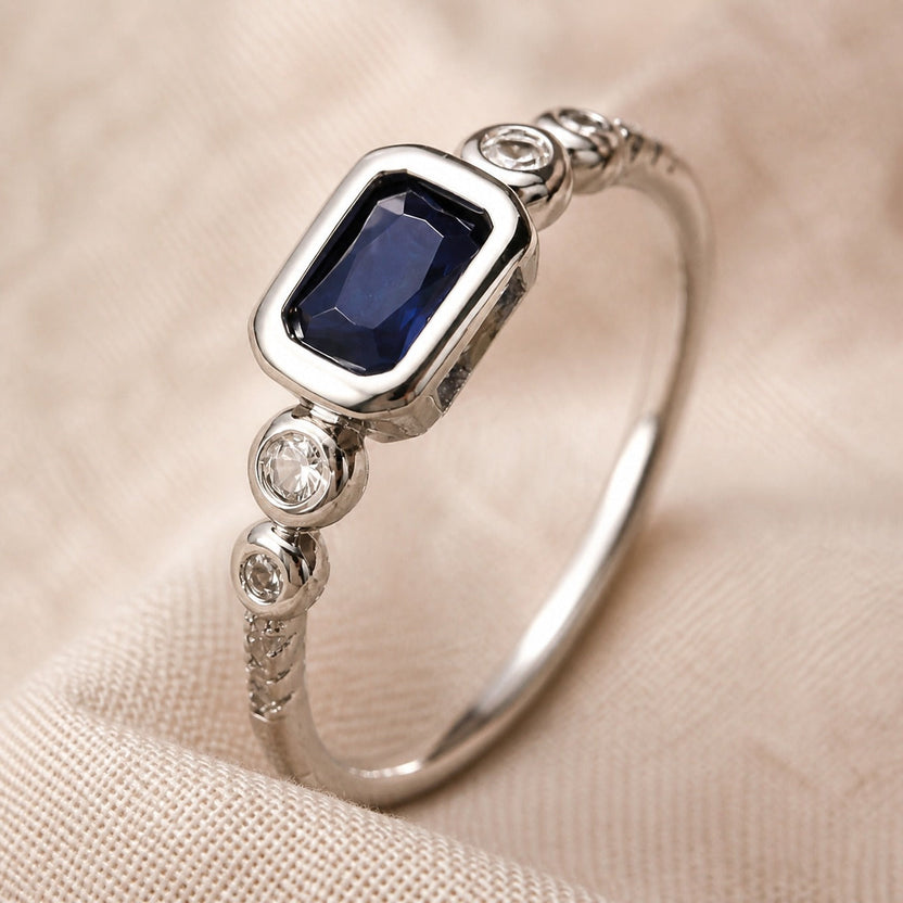 Anillo vintage de zafiro llamativo