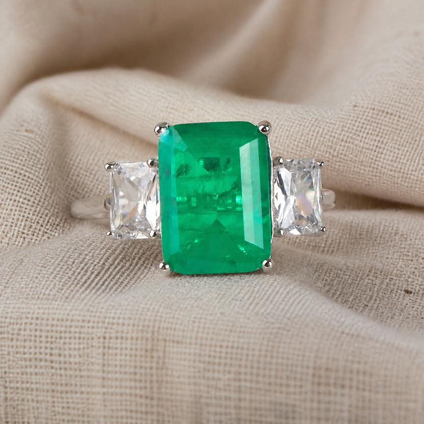 Anillo Avenue esmeralda de oro blanco