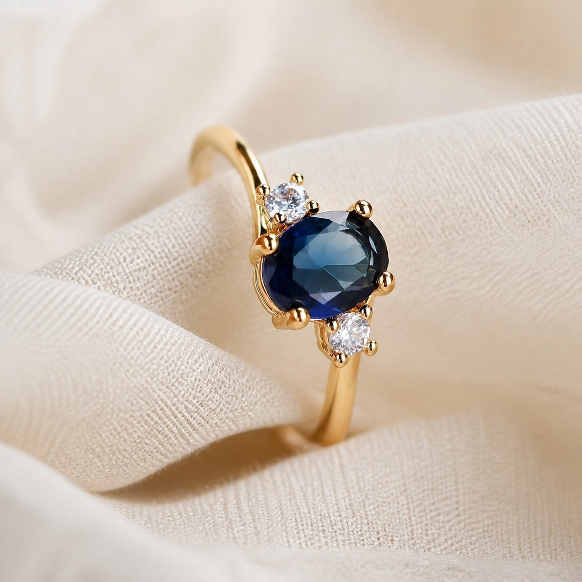 Anillo dorado Firma de Zafiro — Carmen, Lucía & Rocío