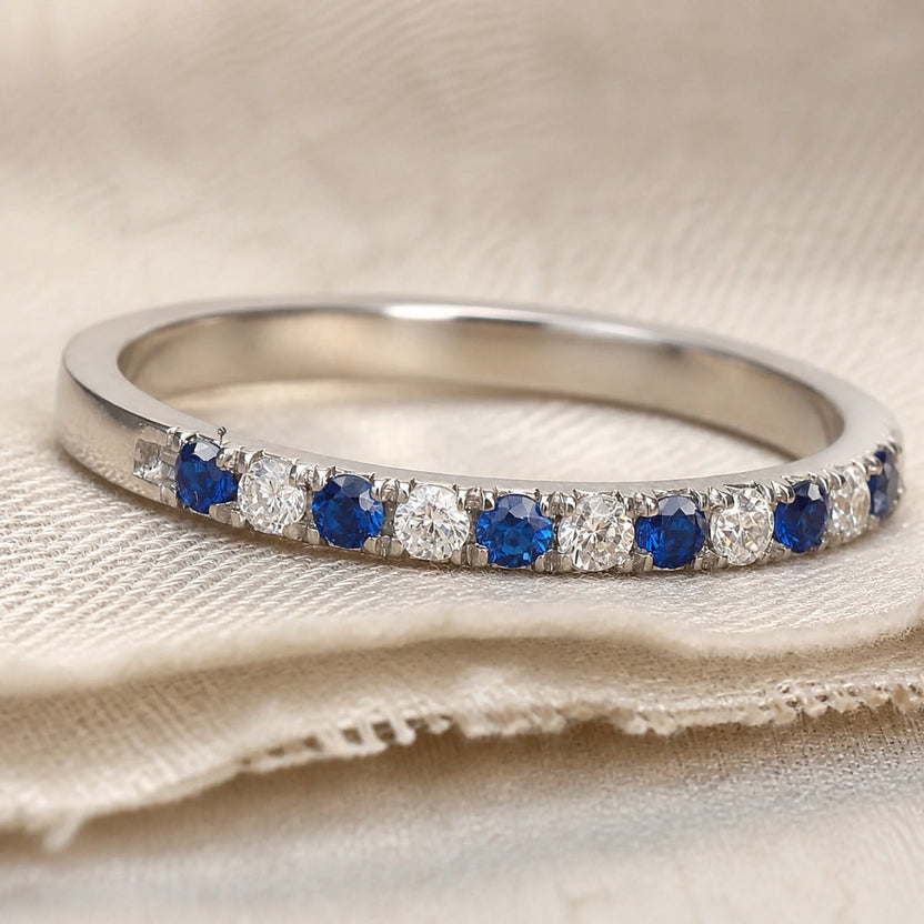 Anillo minimalista de zafiro