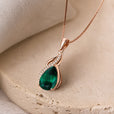 Collar con colgante de lágrima de esmeralda – imagen 4