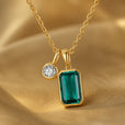 Collar dorado llamativo con esmeralda – imagen 2