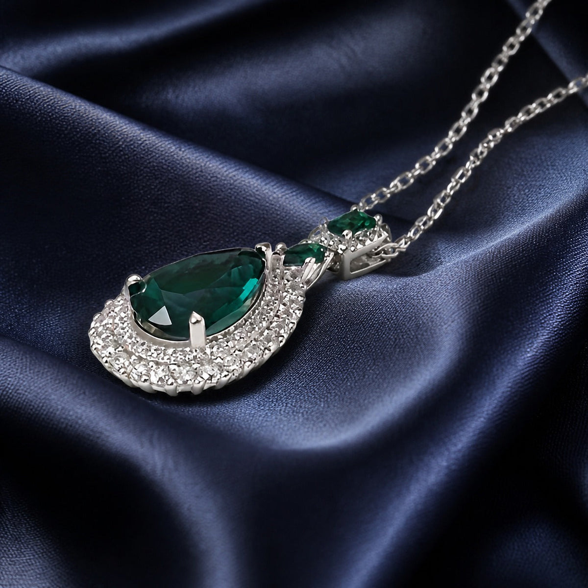 Collar couture de oro blanco con esmeralda – imagen 2
