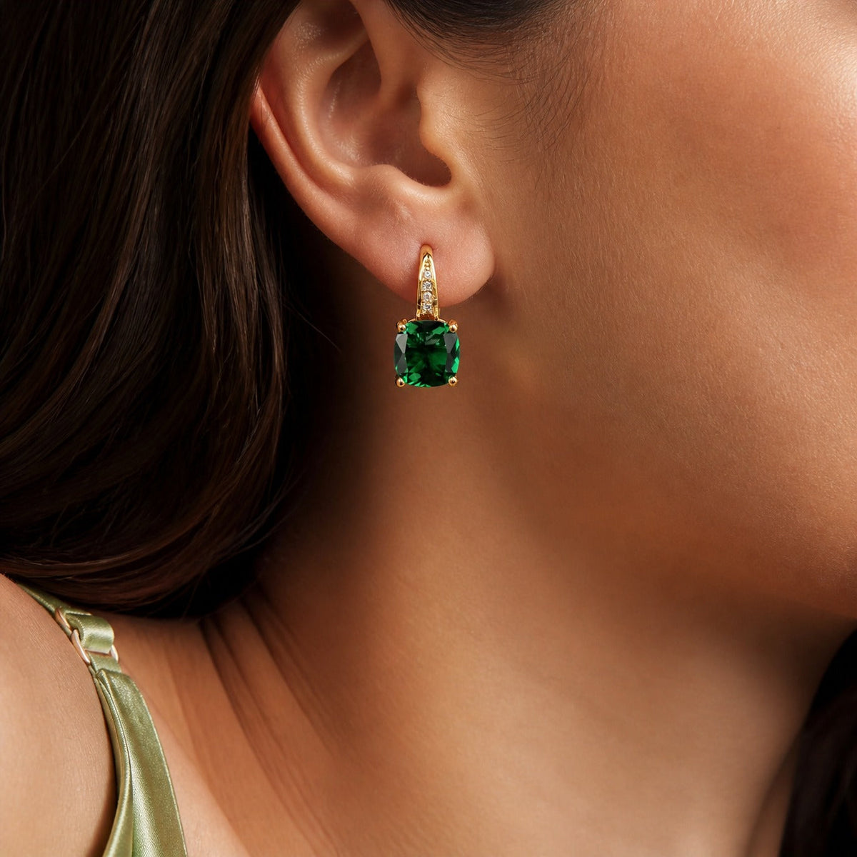 Pendientes de botón Emerald Sovereign