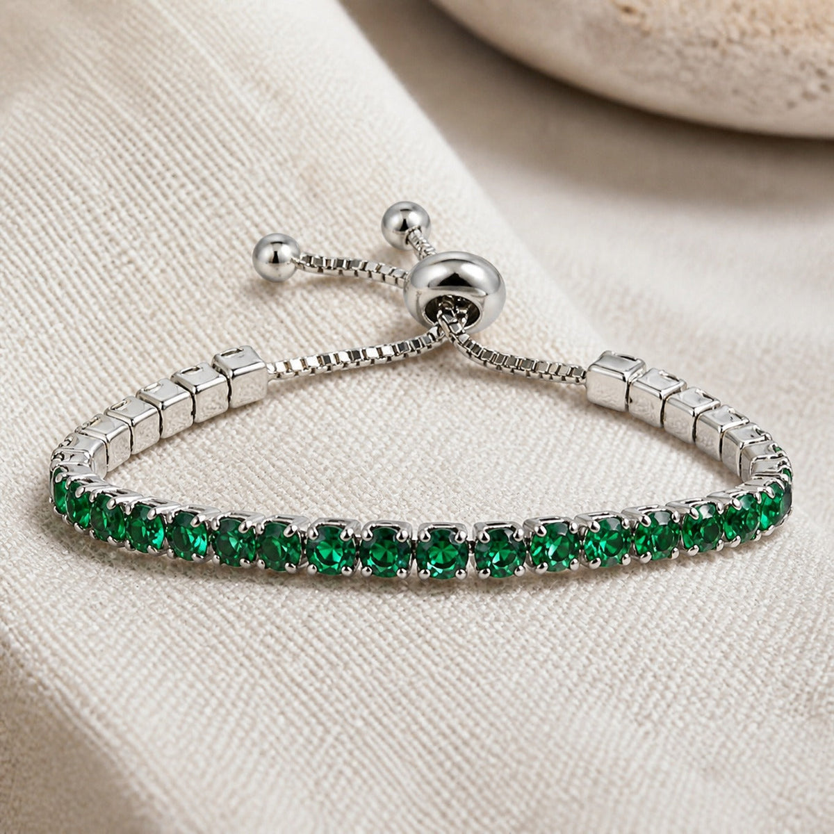 Brazalete de silueta esmeralda – imagen 3