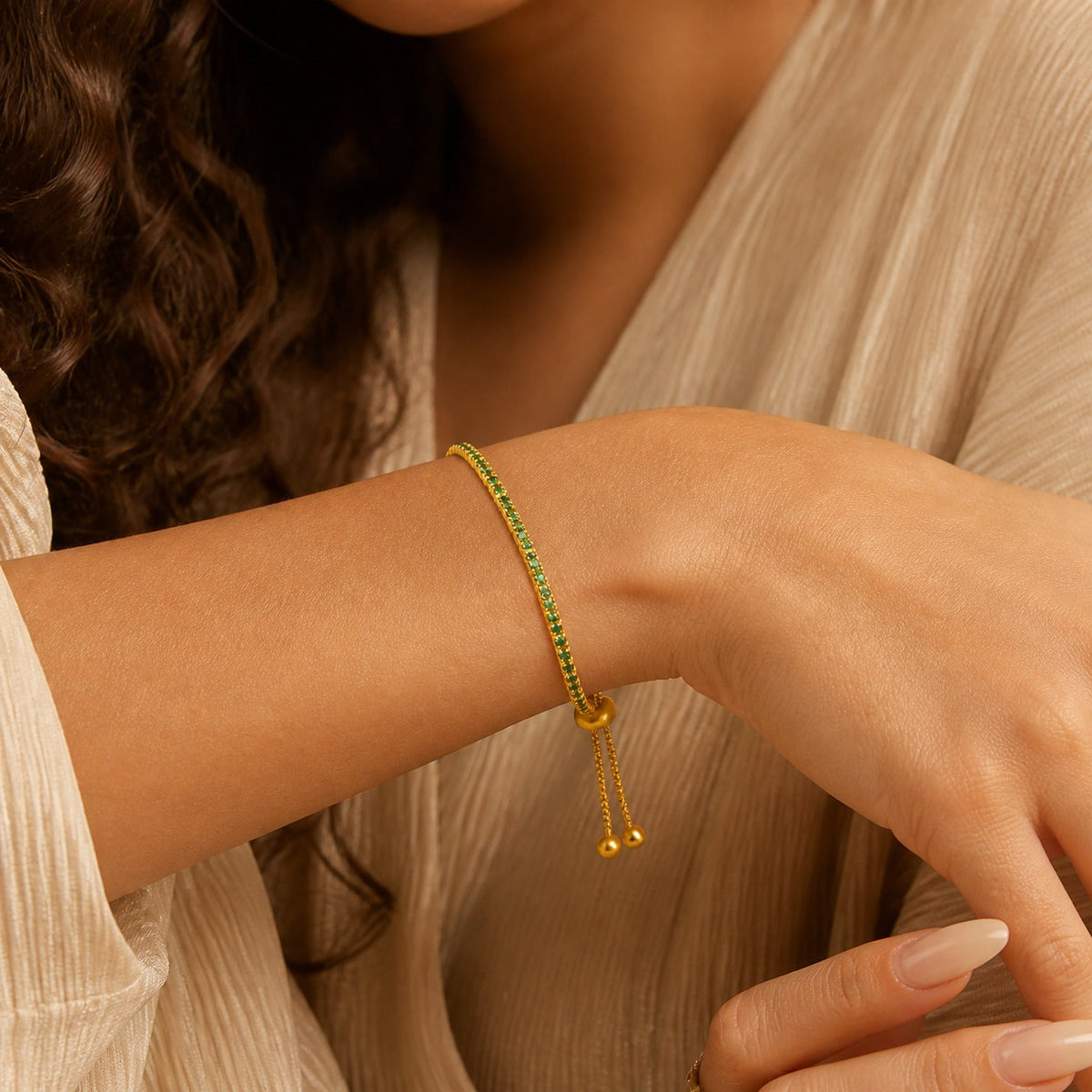 Brazalete de silueta esmeralda