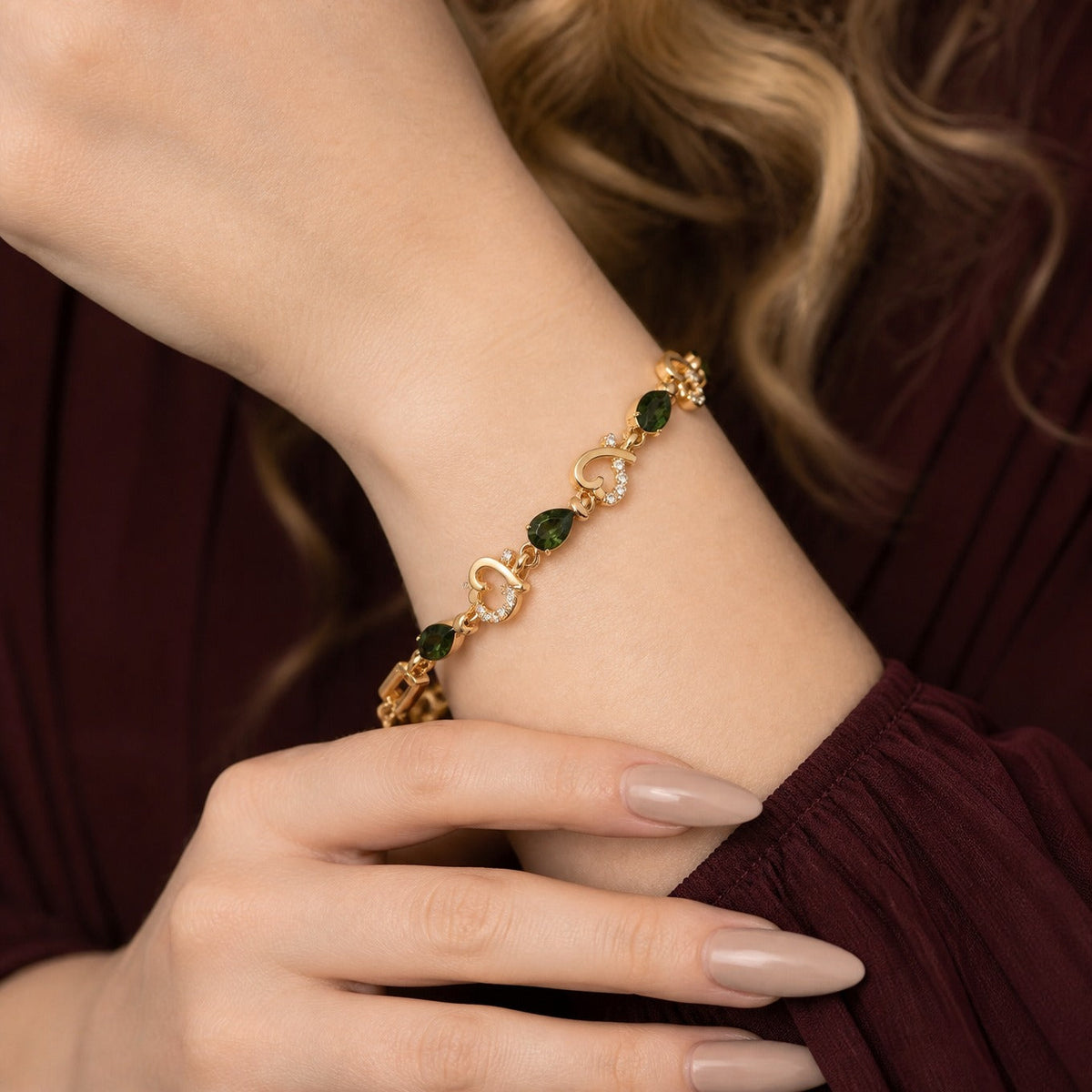 Pulsera de corazón esmeralda encantada
