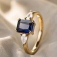 Anillo charm zafiro