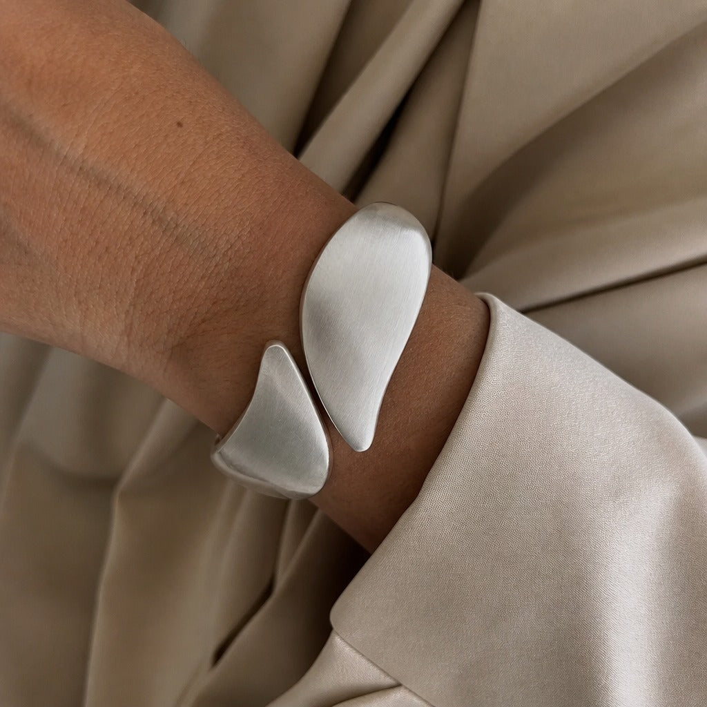 Brazalete Prestige artesanal de oro blanco