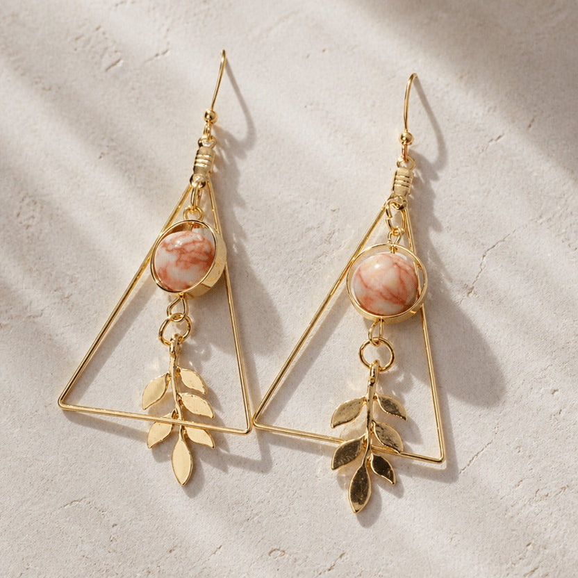 Pendientes contemporáneos de hoja dorada