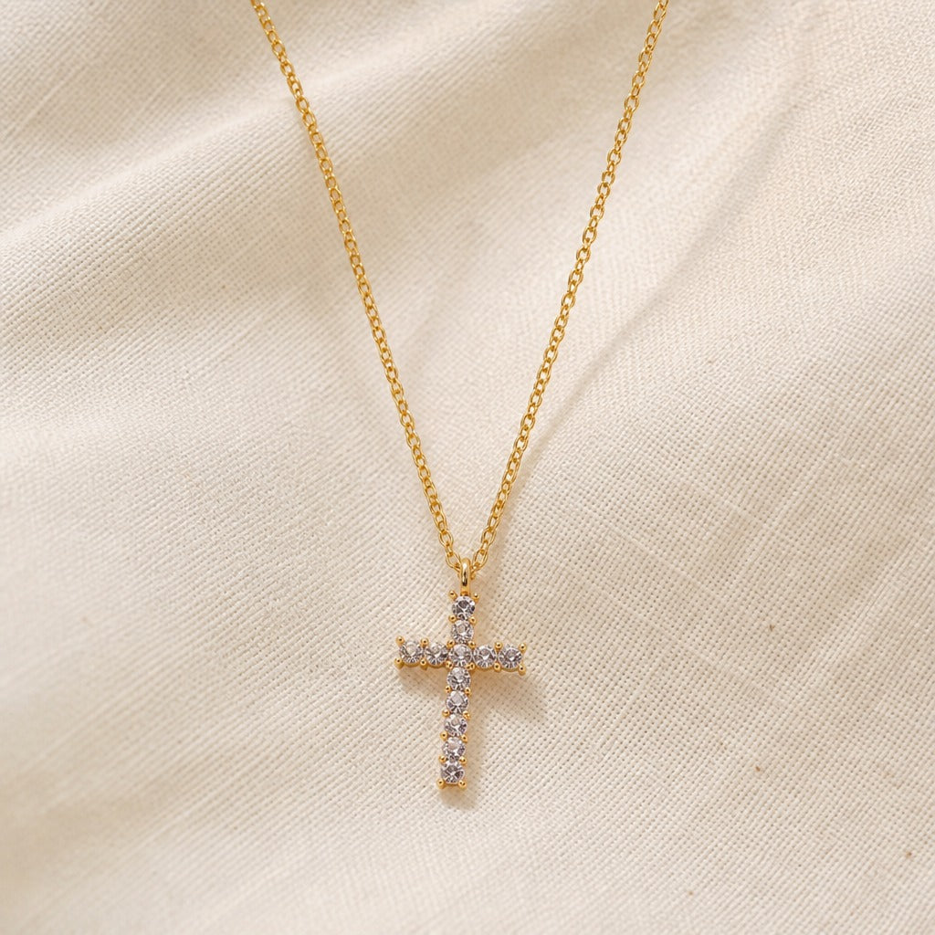 Collar minimalista con colgante brillante