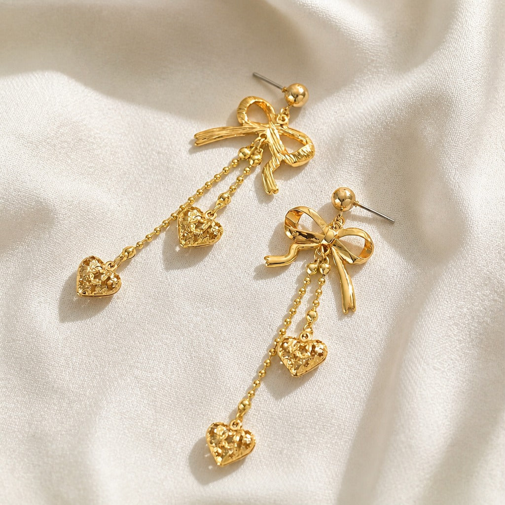Pendientes Amara con corazón y lazo