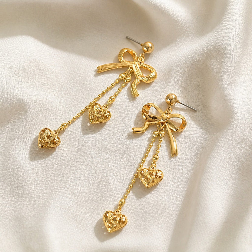 Pendientes Amara con corazón y lazo