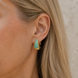 Pendientes huggie de oro con pavé de turquesa – imagen 2
