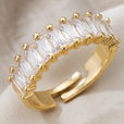 Anillo radiante de cristal con engaste baguette en canal