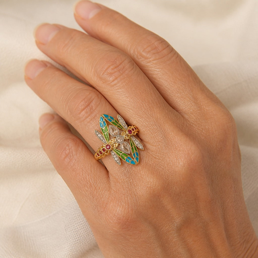 Anillo bohemio dorado de circonita con libélula
