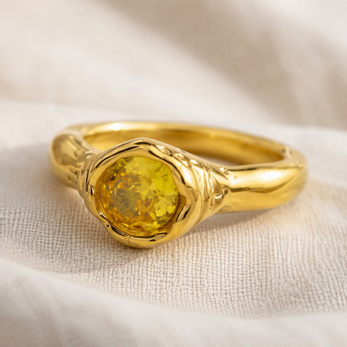 Anillo Signature de circonita dorado – imagen 3