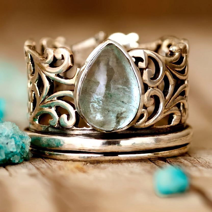 Anillo atemporal de plata de ley