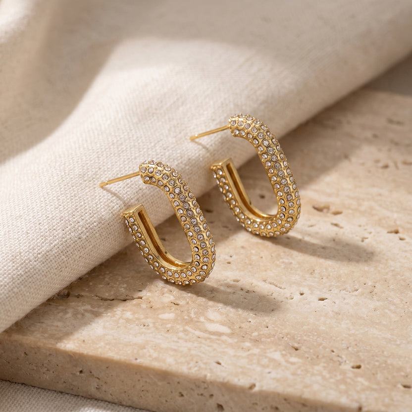Aros dorados de brillo radiante