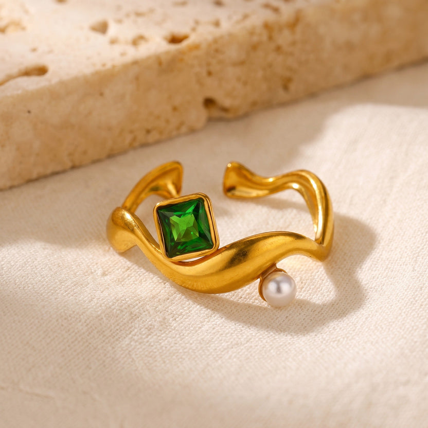 Anillo susurro de perla esmeralda