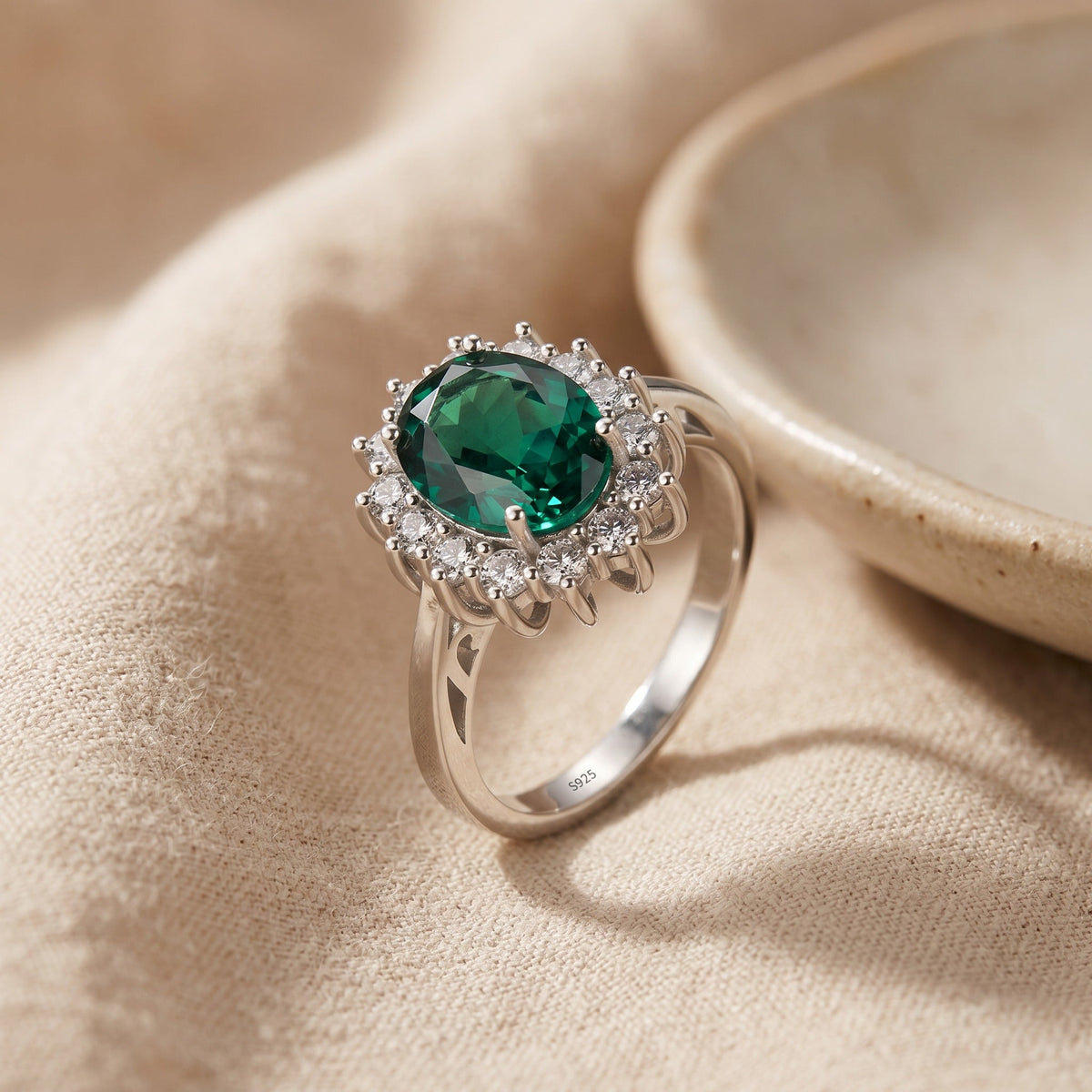 Anillo Belleza Emblemática de esmeralda — Carmen, Lucía & Rocío